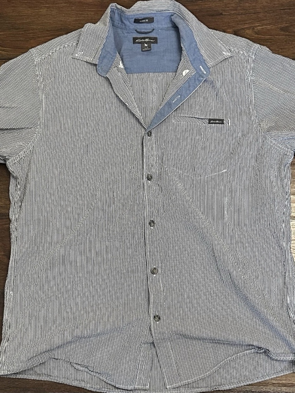 eddie bauer classic fit Men's Short Sleeve button up striped light blue large